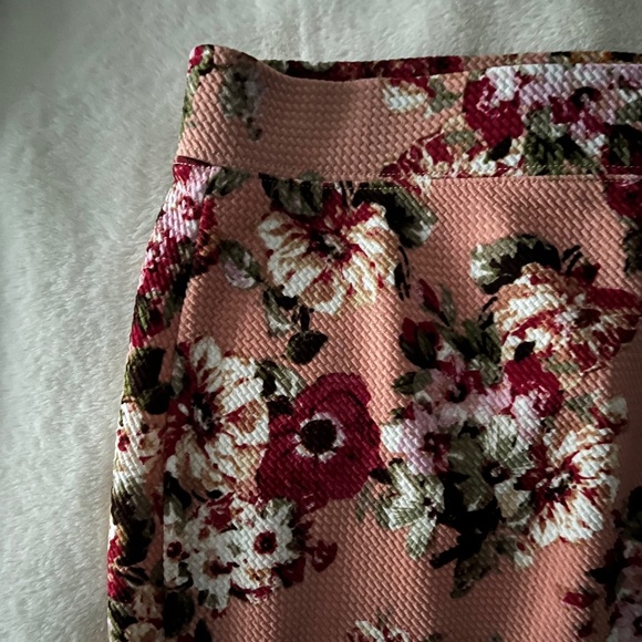 Women’s skirt - Picture 2 of 4